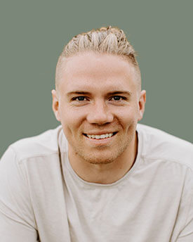 Hunter-Pinke_Headshot_Background